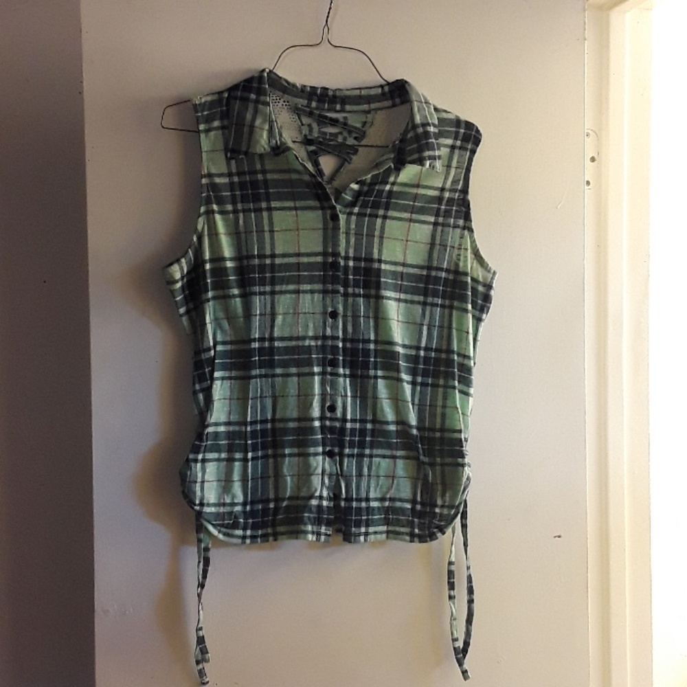 Green plaid button up sleeveless shirt